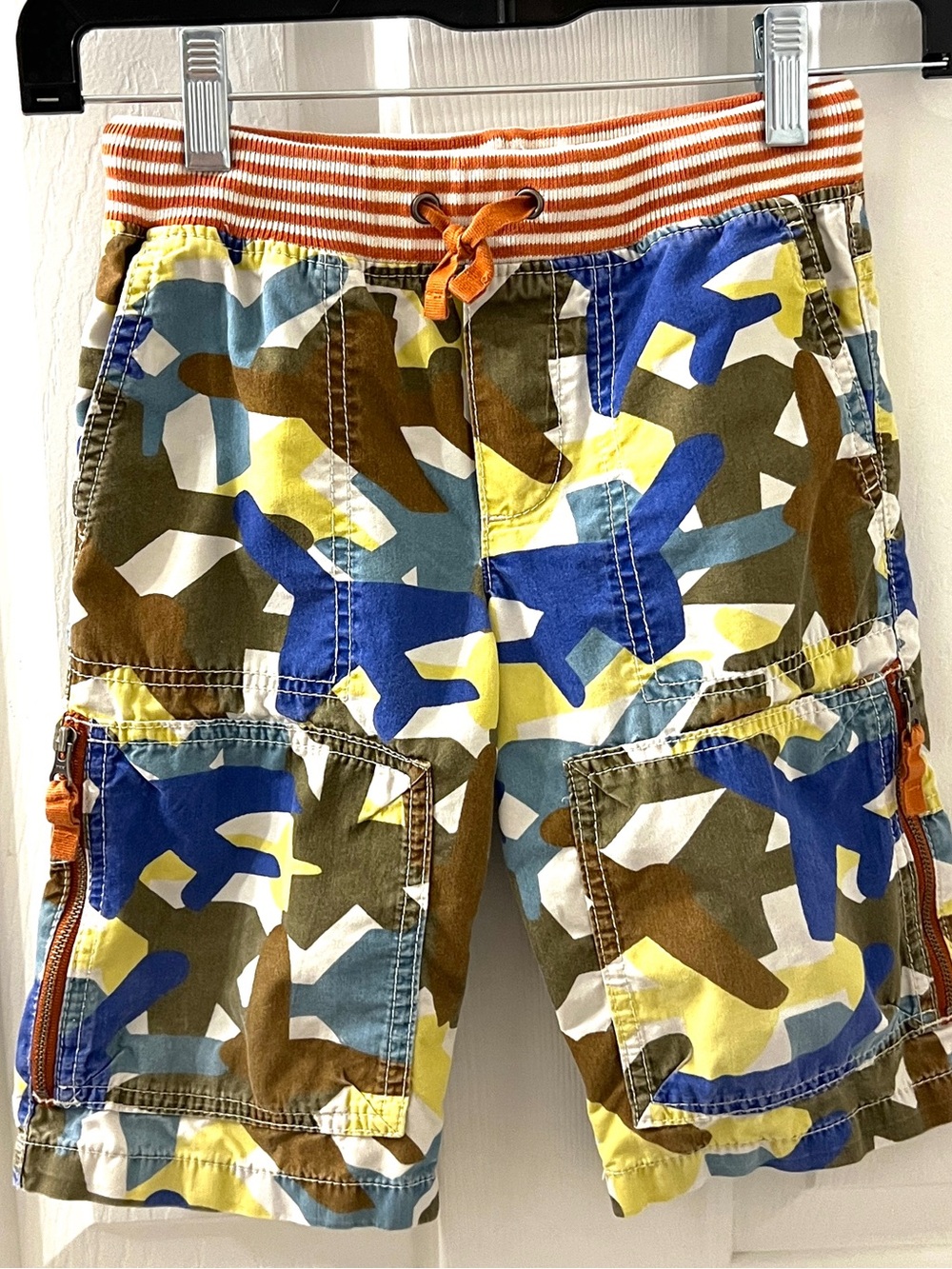 Mini Boden Boys Airplane Print Colorful Cargo Shorts Size 5 Pull On Elastic Wais
